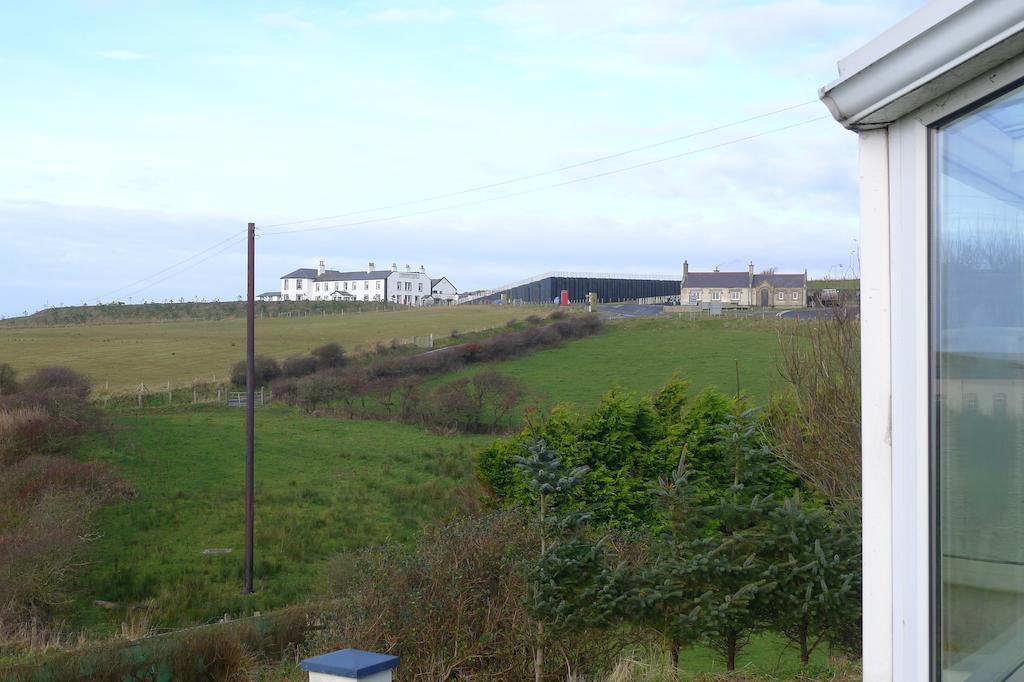 Finn Mccools Giants Causeway Hostel Бушмилс Экстерьер фото
